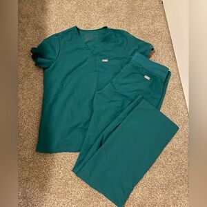 Figs Hunter Green scrub set